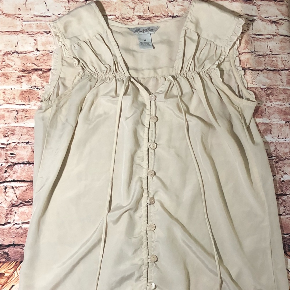 Fun & Flirt medium button up blouse